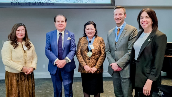 DR. TRAN NGUYEN THY BINH RECEIVES PRESTIGIOUS CERTIFICATE AND MEDAL AT THE HERAVI PEACE INSTITUTE DURING A SUCCESSFUL AUV DELEGATION VISIT TO USU, USA