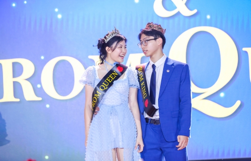 APU PROM 2024: LỄ TRƯỞNG THÀNH HUYỀN ẢO VÀ GẮN KẾT